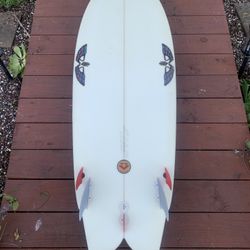 5’7 Von Sol Twinzer Surfboard