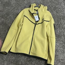 Brand New Nike Tech Large Men 