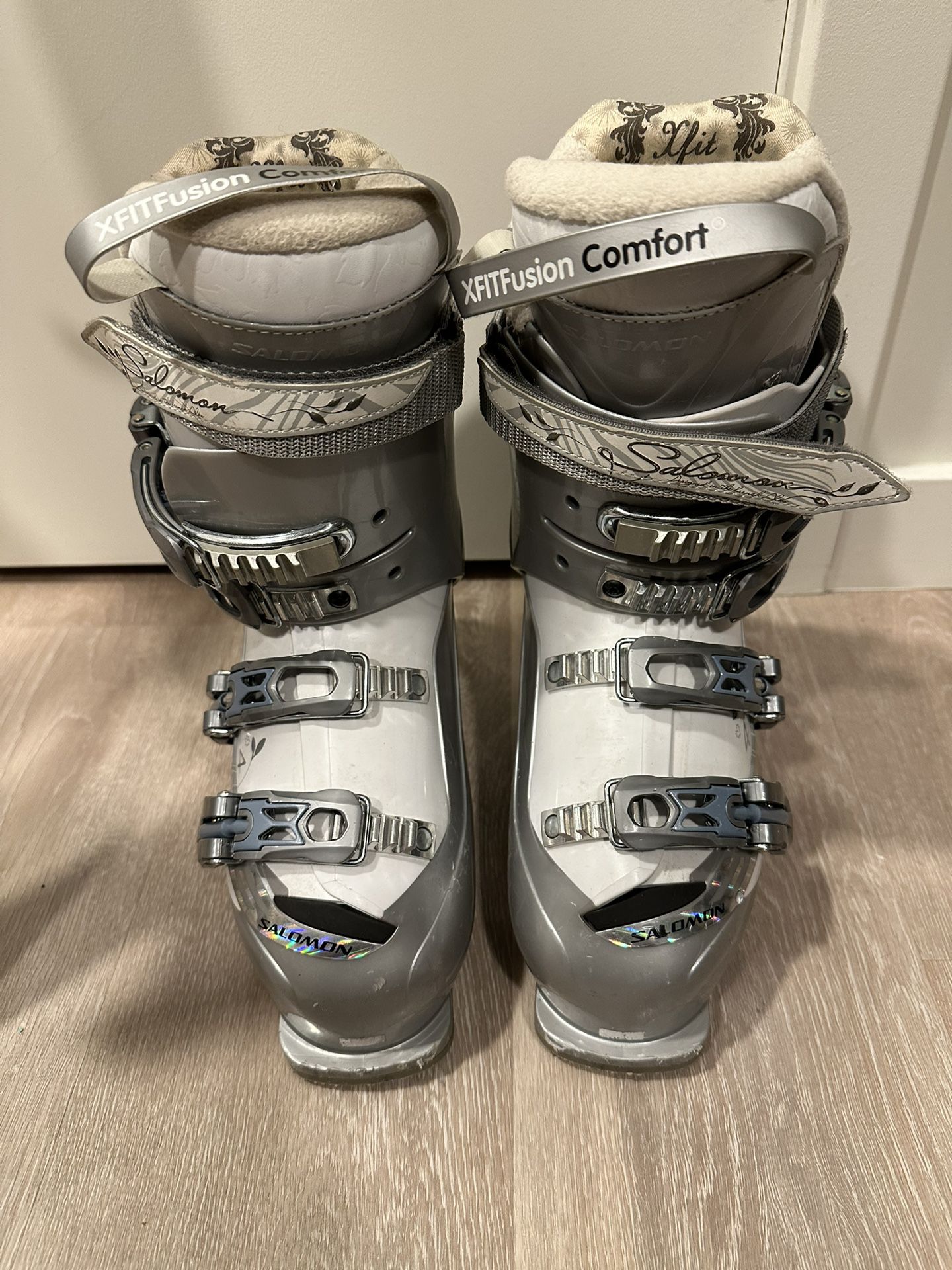 Salomon Ski boots women’s Size 6