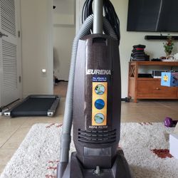 Vacuum Cleaner (Eureka Contour)