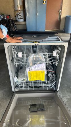 New GE  dishwasher   Never hooked up