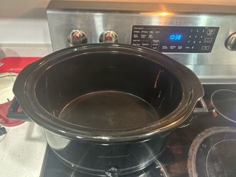 Used like new large crock pot with lid