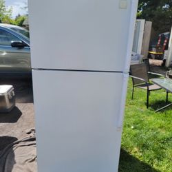 Whirlpool refrigerator 19 cu ft