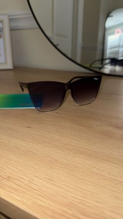 QUAY Sunglasses 