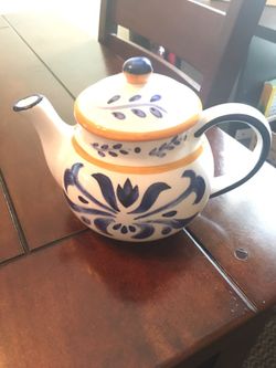 Super cute tea pot used once excellent condition