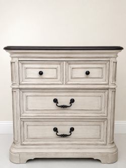 2 Havertys Bachelor Chests/White Brown