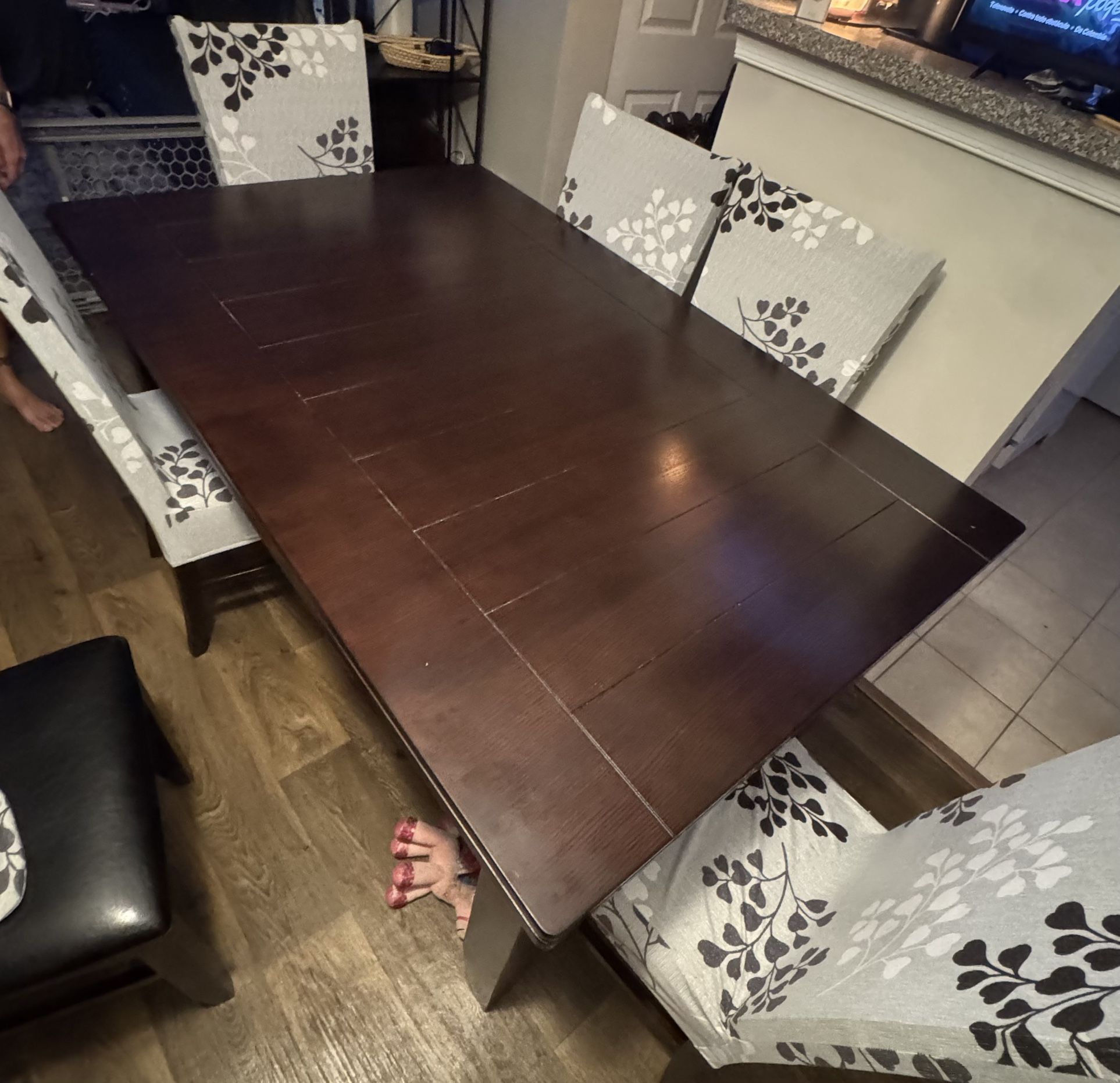 En Venta Comedor De Madera 6 Sillas. Wooden Dining Set – 6 Chairs Like new ✨ ✅ Strong & stylish ✅ Ready