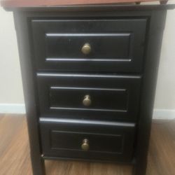 Dresser For  Sale  Has 3 Drawers 