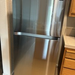 Samsung Fridge & Top Freezer w/ Power Freeze Ice Maker - 550$ Or Best Offer 