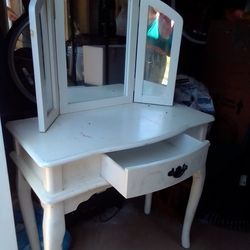 Off-white Vanity