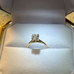14K 1Carat Diamond Ring Size 4-5