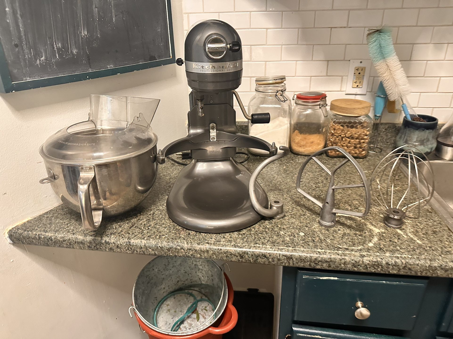 KitchenAid Professional 600 Stand Mixer – 6 Qt – Includes Attachments