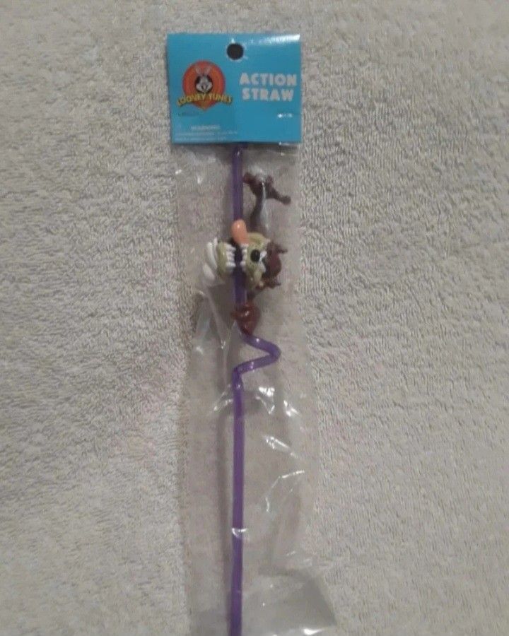 Vintage Looney tunes tornado taz action straw