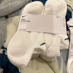 6 Pack Brand New Nike Socks Size Women 6-10 Men 6-8