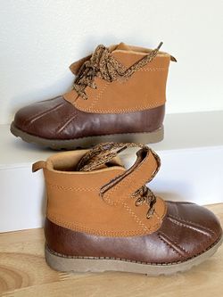 Boys Brown Boots 🥾 Size 12 Carter’s. 