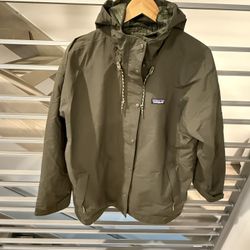 Patagonia Outdoor Everyday Rain Jacket - Women’s large