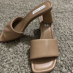 Steve Madden  leather slip on heels / Size 8.5 - 2.5 inch heel