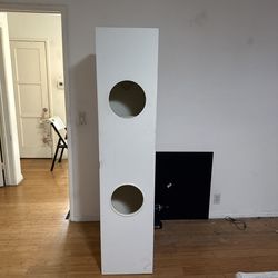 Laundry hamper cabinet