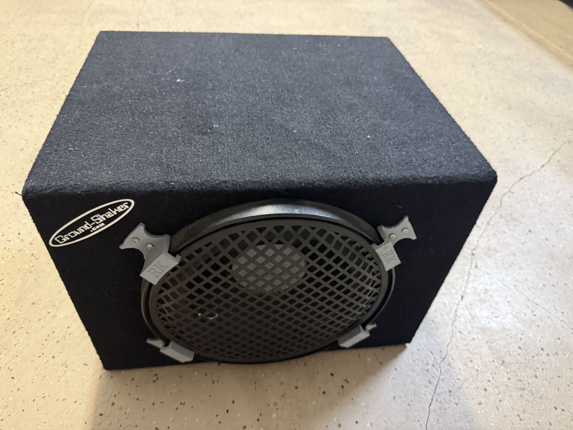 Jl Audio 10 Inch Subwoofer W/ Ground Shaker Sealed Box
