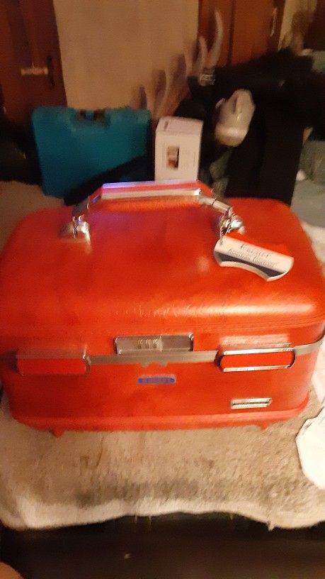 American Tourister Cosmetic Case