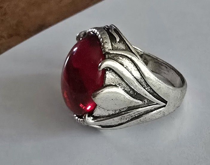 CLARET RUBY RED NEW SIZE 8 MENS QUALITY TITANIUM ENGRAVED DESIGN SILVER RING