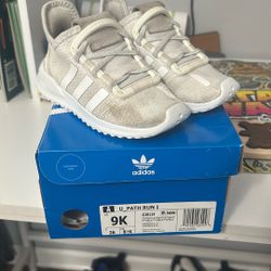 Toddler - Used Addidas Size 9k 