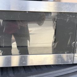 GE® 0.7 Cu. Ft. Capacity Countertop Microwave Oven