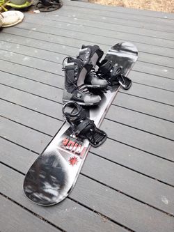 Like New Pride Snowboard  159cm DC boots 9m5