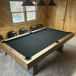 Pool table 