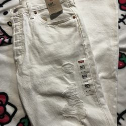 women’s white levi 501