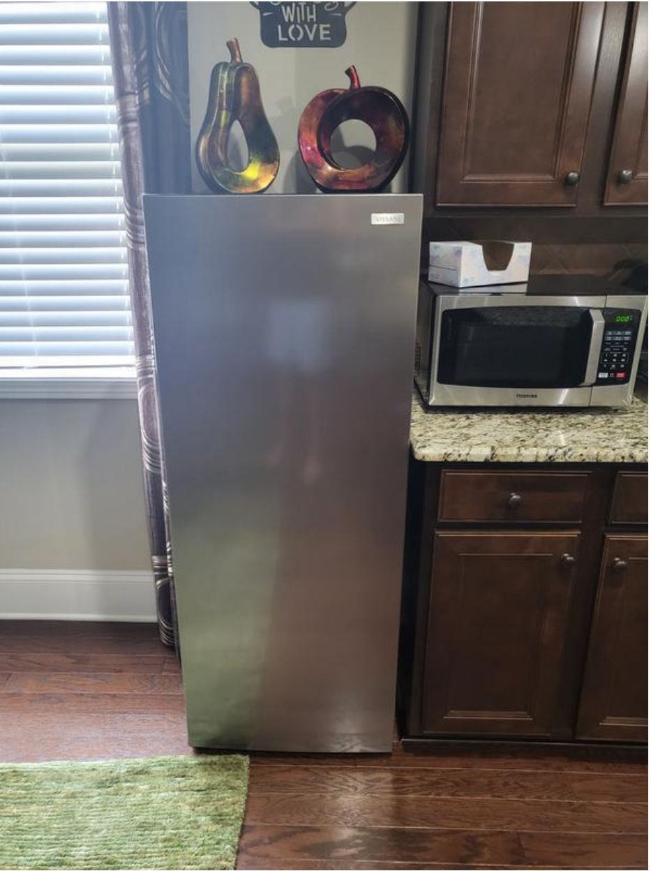 Vissani 7 cu. ft. Convertible Upright Freezer/Refrigerator in Stainless Steel Garage Ready