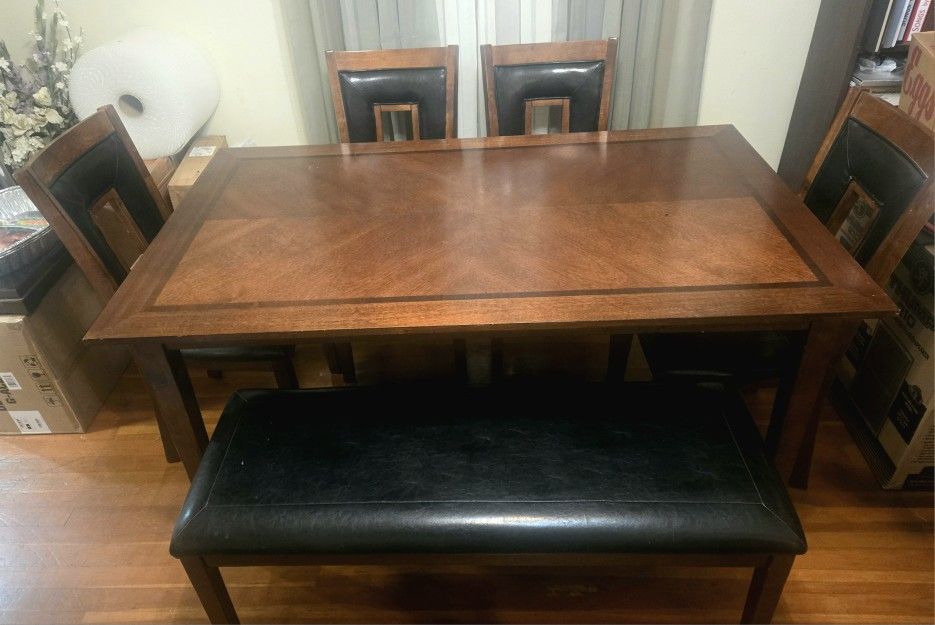 Gorgeous Leather Dining Table Set from Vietnam
