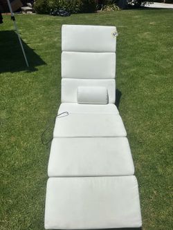 White Faux Leather Massage lounge chair w/ Headrest