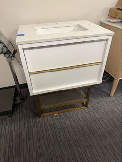 30” bathroom vanity in white wall mounted