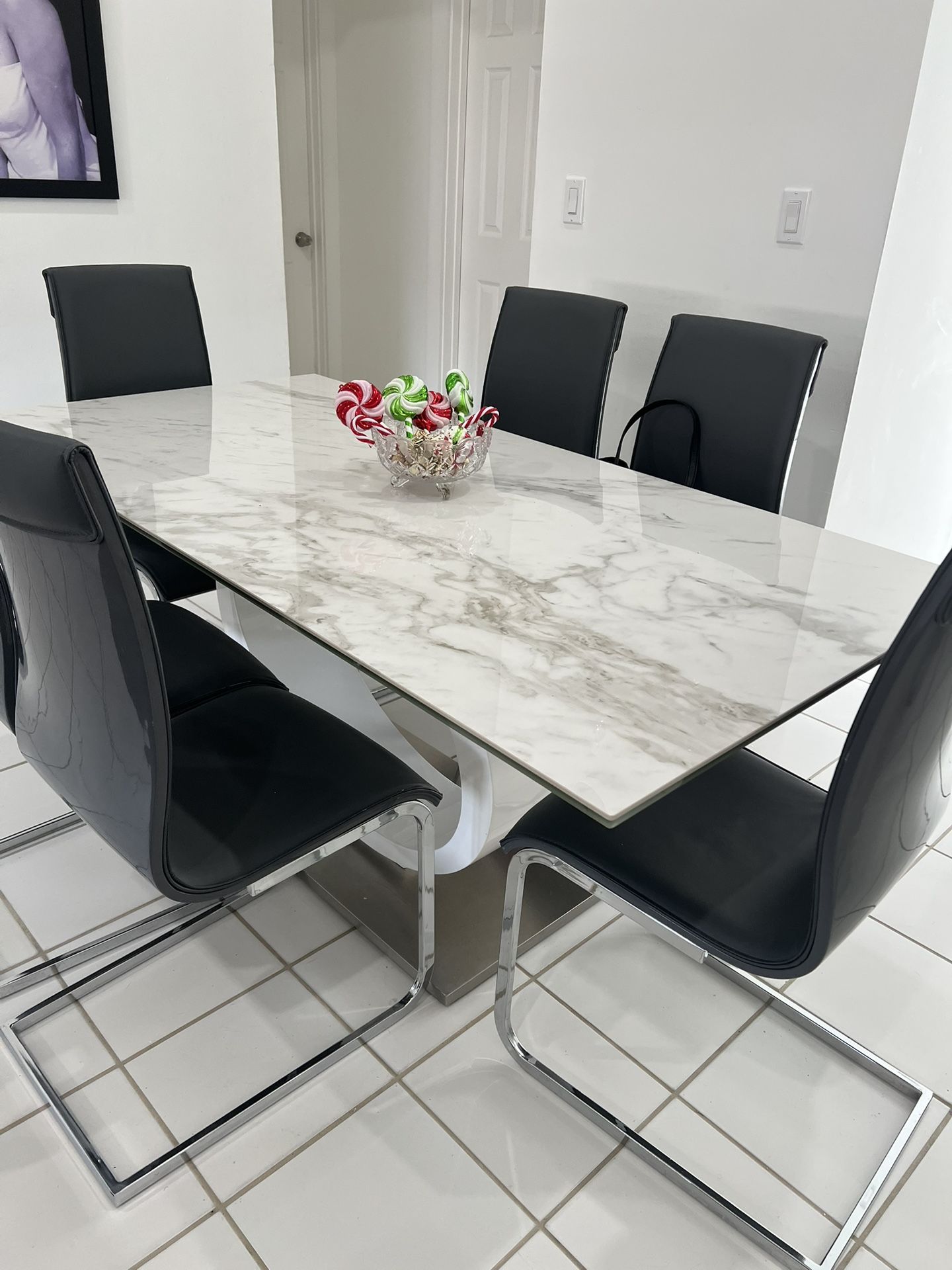 Dinning Table And Chairs