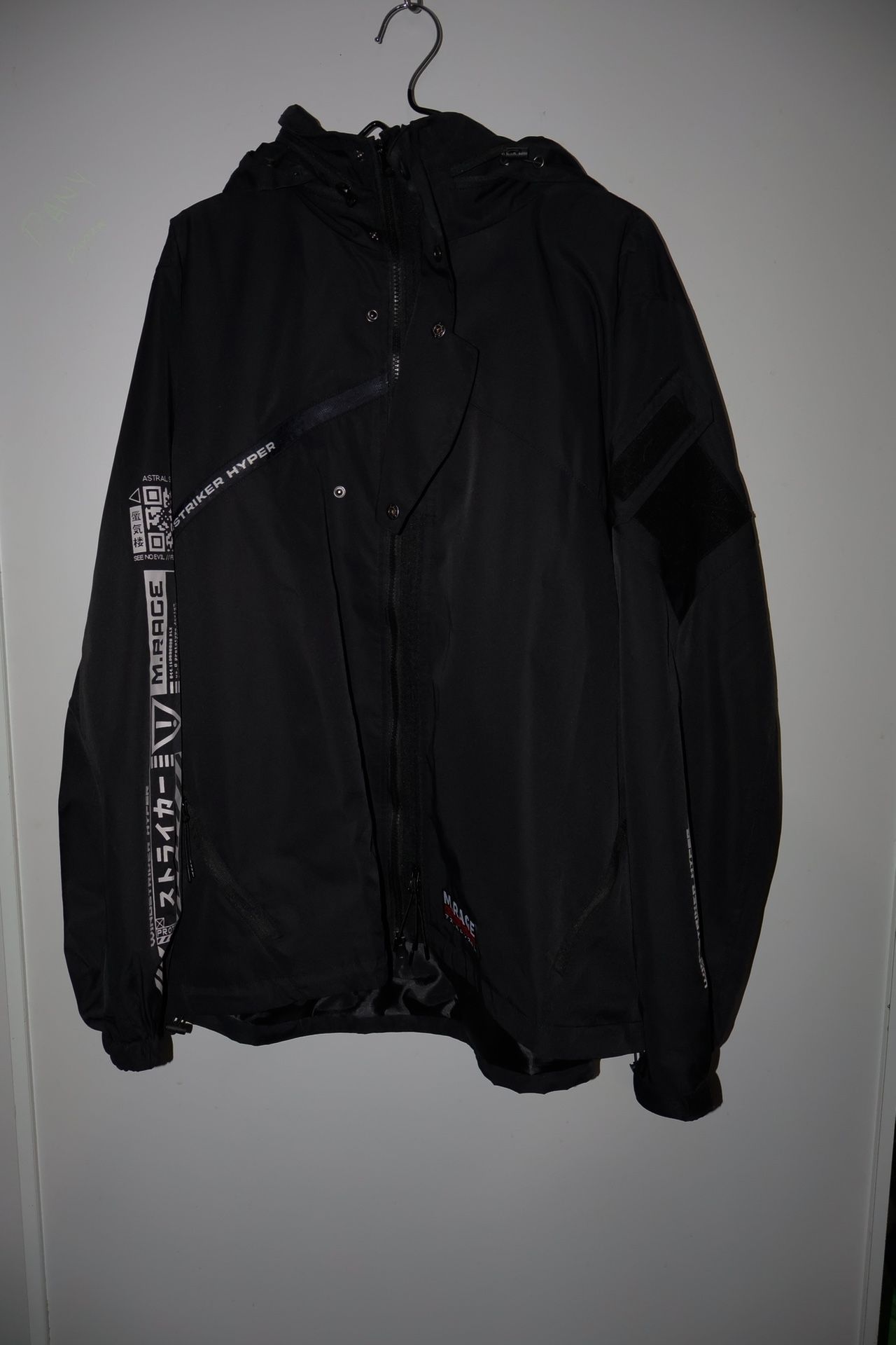 Windbreaker/Rain coat