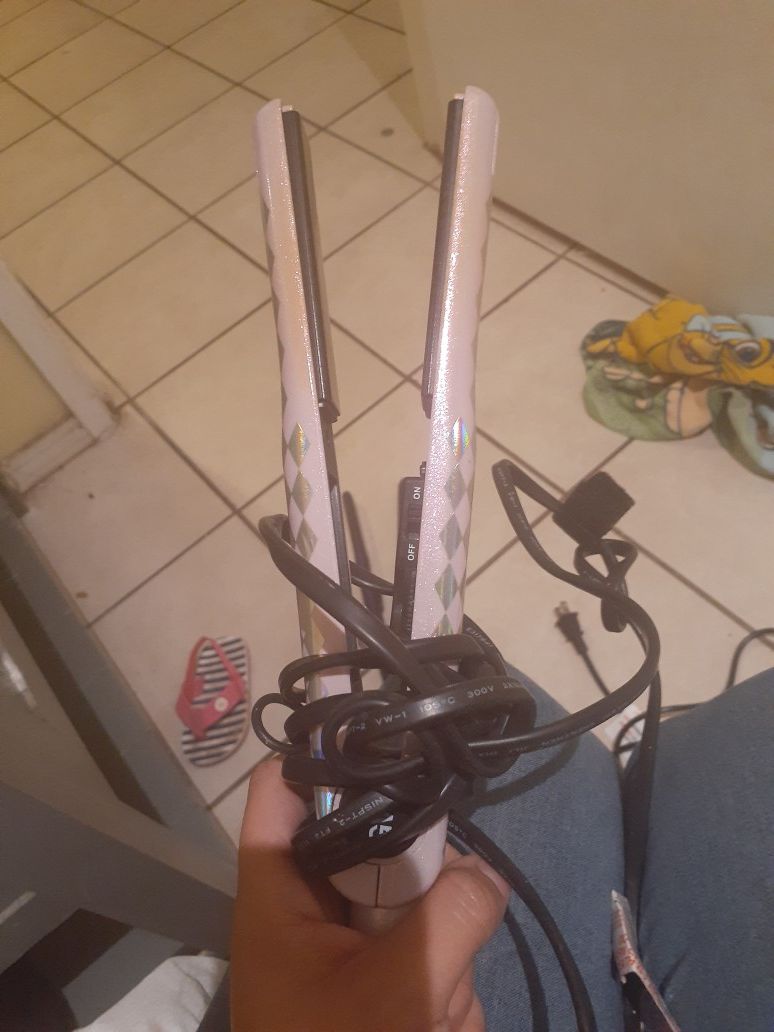 Hair straightener