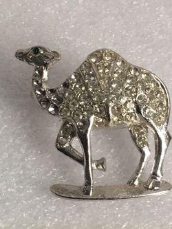 BEAUTIFUL RHINESTONE BROOCH VINTAGE STAMPED