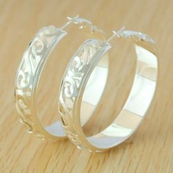 BRAND NEW IN PACKAGE LADIES GIRLS TEXTURED BIG SILVER HOOP PIERCED EARRINGS 