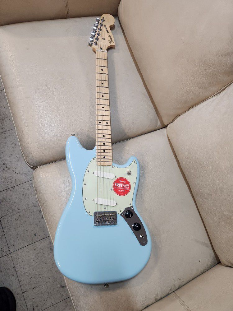 Fender Player Mustang - Sonic Blue electric guitar NEW
450$ cash no tax 
Pick up Mesa Alma School and University