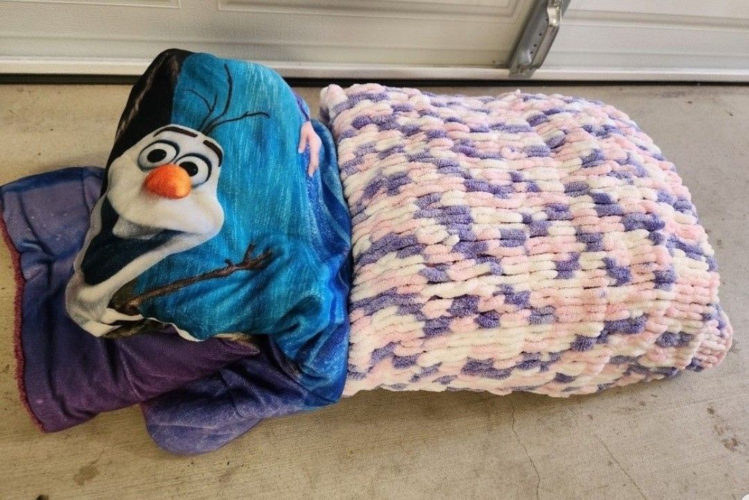 Frozen & White/pink/purple Knit Blanket