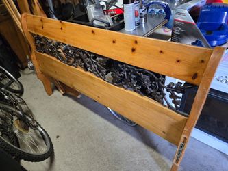 Sleigh bed queen
