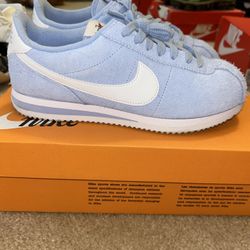 Nike Cortez ( Size 8 In Women ) 6.5 Y 