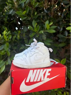 Nike Air Jordan 1 shoes white