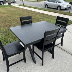 Dinning Table And Chairs 