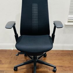 Haworth Fern Black color Adjustable office chair in perfect condition 