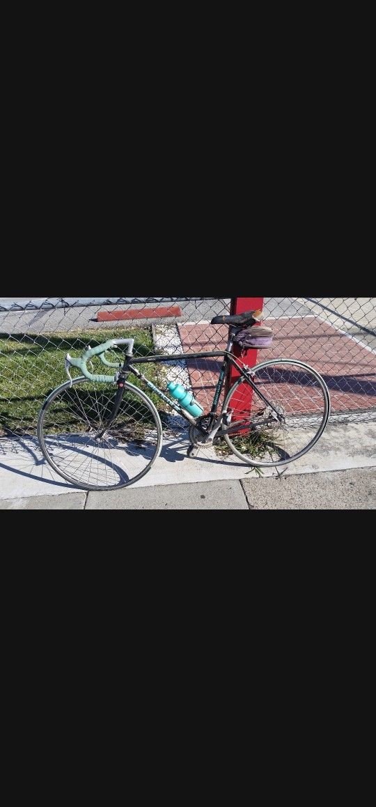 Bianchi Brava Road Bike 