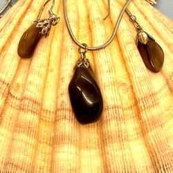 Silver Amethyst Necklace And Earrings 