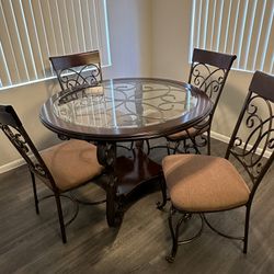 Kitchen Table And 4 Chairs. 48” Round