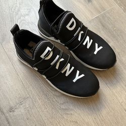 DKNY Reese Size US 5.5 Shoes sneakers CA#31127 Black for Sale in Oxnard, CA - OfferUp